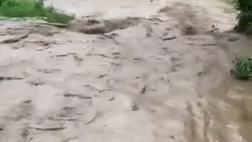 (VIDEO) Lluvias intensas provocan desbordamiento de ríos e inundaciones en zonas de Puerto Plata