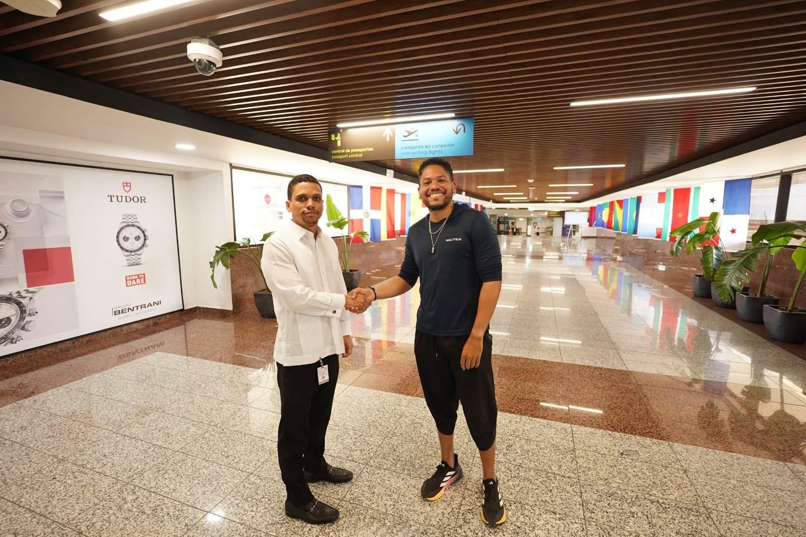 Mirex logra retorno al país de dominicano que se encontraba varado en Vietnam