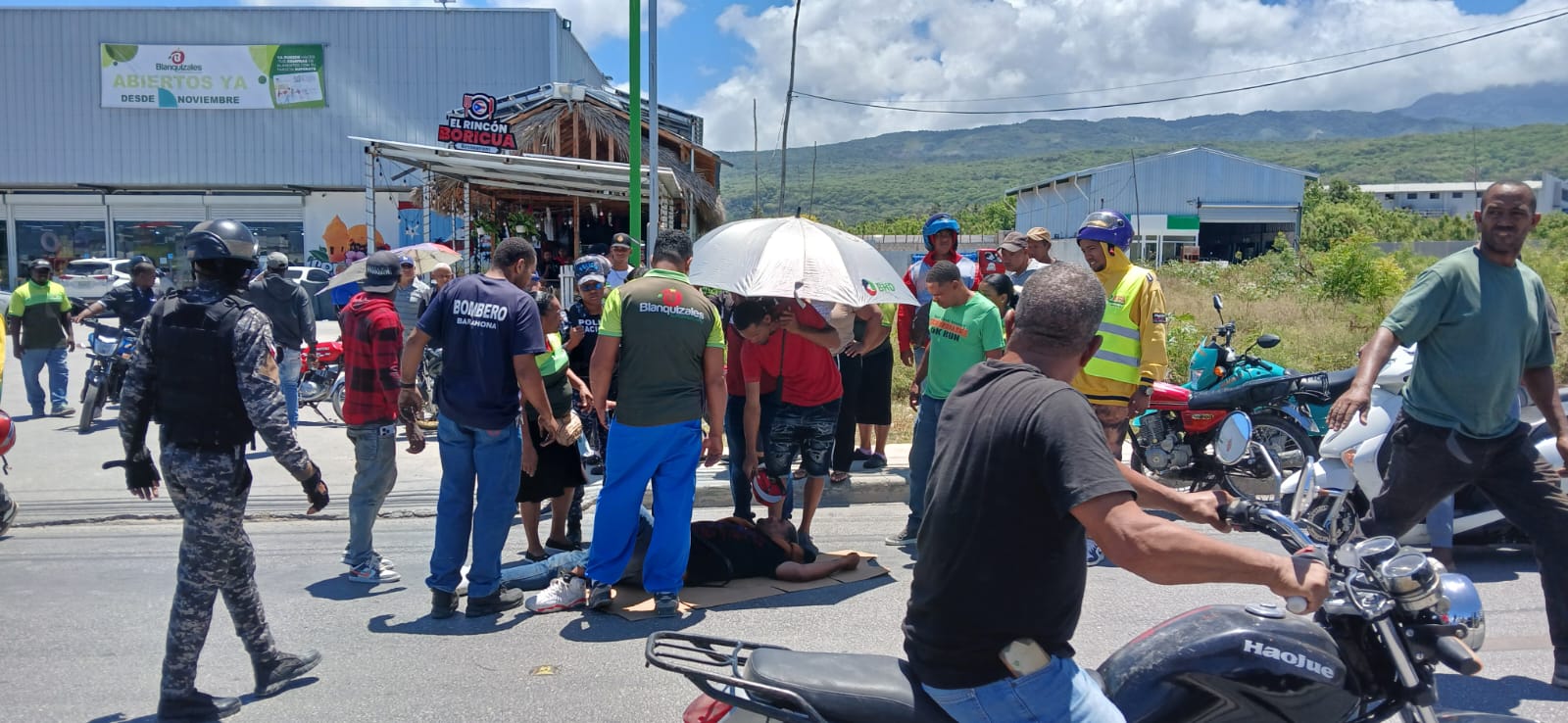 Motociclista resulta herido en accidente de tránsito en Barahona (3)