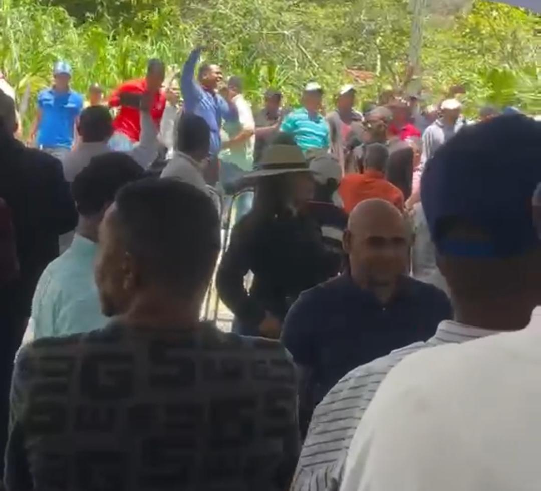Pobladores expulsan a ejecutivos de Gold Quest durante actividad en la presa de Sabaneta (1)