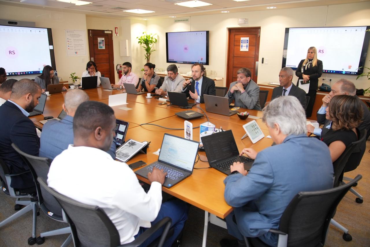 Durante la reunión, los representantes de las diferentes instituciones del sector energético expresaron sus inquietudes sobre los créditos de carbono.
