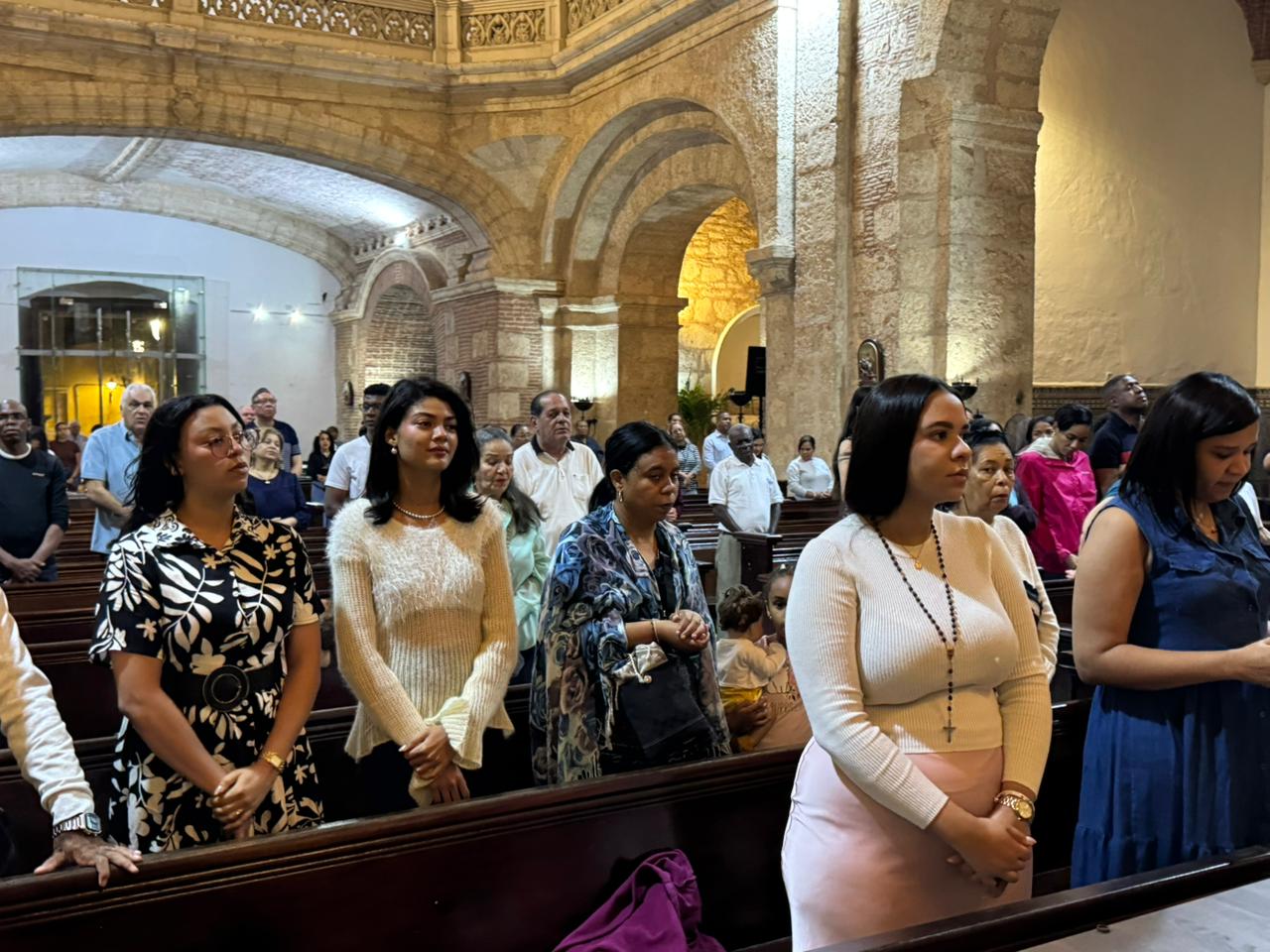 Sacerdote Frankelis Rodríguez resalta valor del servicio durante misa del lavatorio de los pies (10)