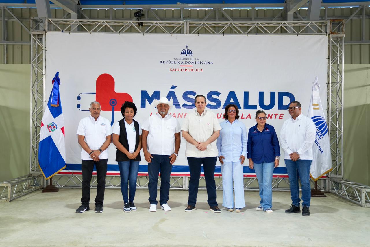 Salud Pública realiza operativo “Más Salud y Bienestar” en Bayaguana con amplia participación (3)