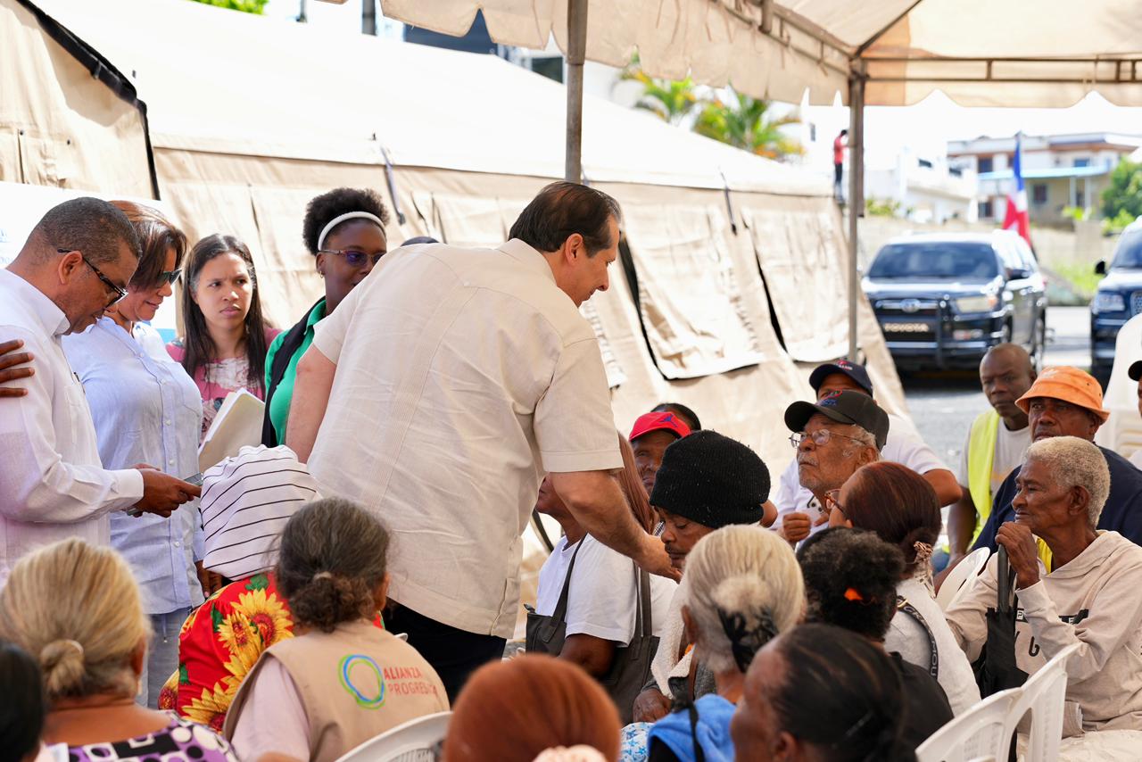 Salud Pública realiza operativo “Más Salud y Bienestar” en Bayaguana con amplia participación (5)