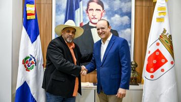 Ulises Rodríguez recibe alcalde de Dajabón para intercambio sobre gestión municipal