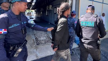 PN apresa hombre tras asaltar a joven en Santiago; le ocupan celular robado y arma blanca