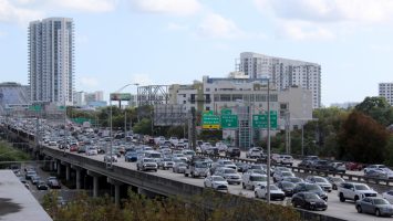 Casi la mitad de los niños en EE. UU. respira aire insalubre, según informe