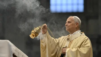 El papa afirma que la Iglesia tiene la misión de denunciar el mal y anunciar la paz