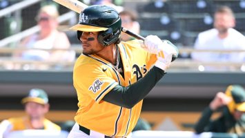 De Vries arrasa con el bate en Doble-A