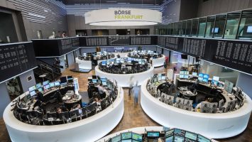 La Bolsa de Londres cae por incertidumbre política tras elecciones parciales en Reino Unido
