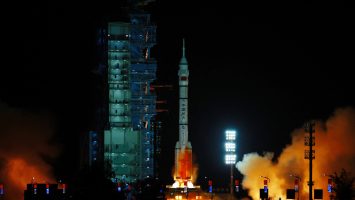 China envía un astronauta al espacio para un año en su camino a la Luna