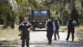 Un muerto y viviendas quemadas en Guatemala tras entrada de grupo armado desde Honduras