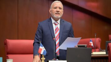 Antonio Taveras Guzmán anuncia su salida del bloque del PRM; será senador independiente