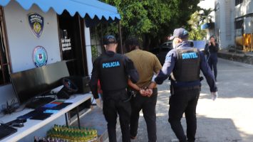 Apresan en SDO hombre acusado de realizar estafas electrónicas mediante internet satelital