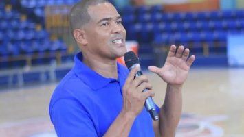 Árbitro Erick Martínez sufre ACV durante juego de la LNB en La Vega