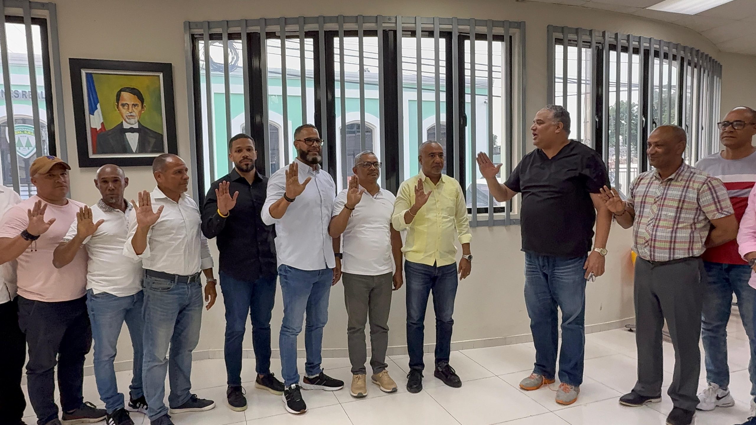 Asobave presenta nueva directiva para impulsar desarrollo del baloncesto en La Vega (3)