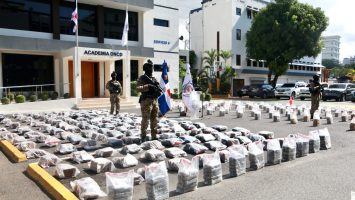 Arrestan cuatro hombres y ocupan 1,295 paquetes de presunta drogas en Pedernales