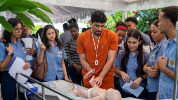 Bachilleres vivirán experiencia médica práctica con programa de Universidad O&M