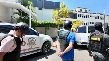 Atrapan ocho hombres vinculados al decomiso de 1.7 toneladas de cocaína en Pedernales