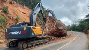 MOPC interviene tramo Majagual de la carretera Juan Pablo II en Samaná tras deslizamientos