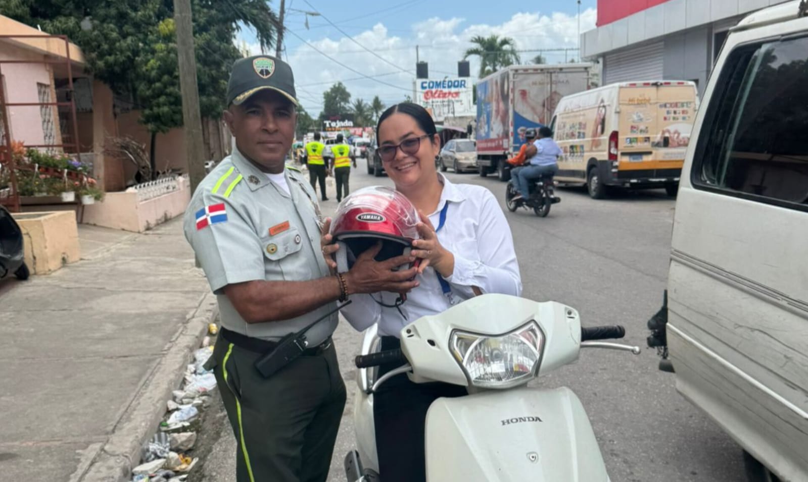 Digesett entrega cascos a madres motociclistas en Barahona durante jornada de concienciación vial (1)