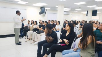 El SRSO realiza inducción a decenas de nuevos médicos pasantes