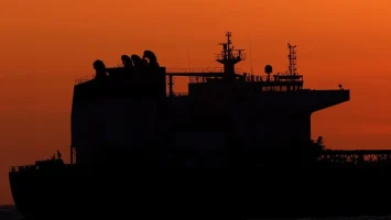 EE.UU. ataca petrolero y rescatan 24 marineros indios en Omá