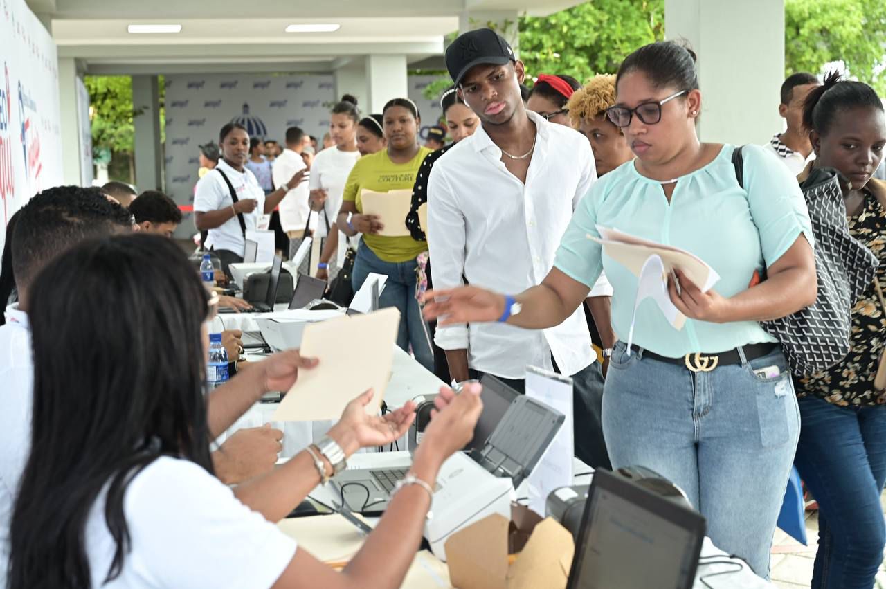 Ministro de Trabajo anuncia inducción de 75.968 nuevos empleados en TSS (1)