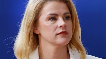 Dimite primera ministra letona tras controversia por incursión de drones ucranianos