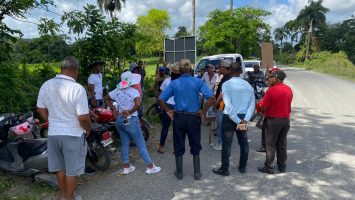 Comunitarios protestan frente a minera denunciada por daños ambientales en la zona