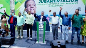 Fuerza del Pueblo suma nuevos dirigentes en acto encabezado por Leonel Fernández en Barahona