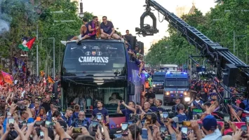 Unas 750 mil personas tiñen Barcelona de azulgrana para celebrar el título de Liga