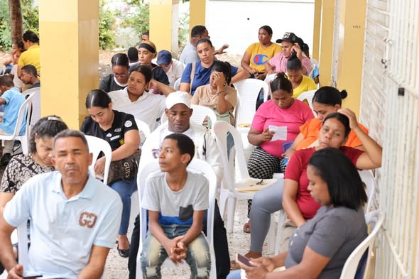 Gobernación de Bahoruco, Conadis y UAPA realizan jornada de certificación para personas con discapacidad (2)