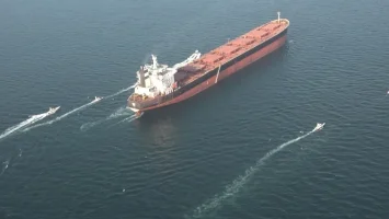 Irán dice haber impedido la entrada de destructores de EE.UU. en el estrecho de Ormuz