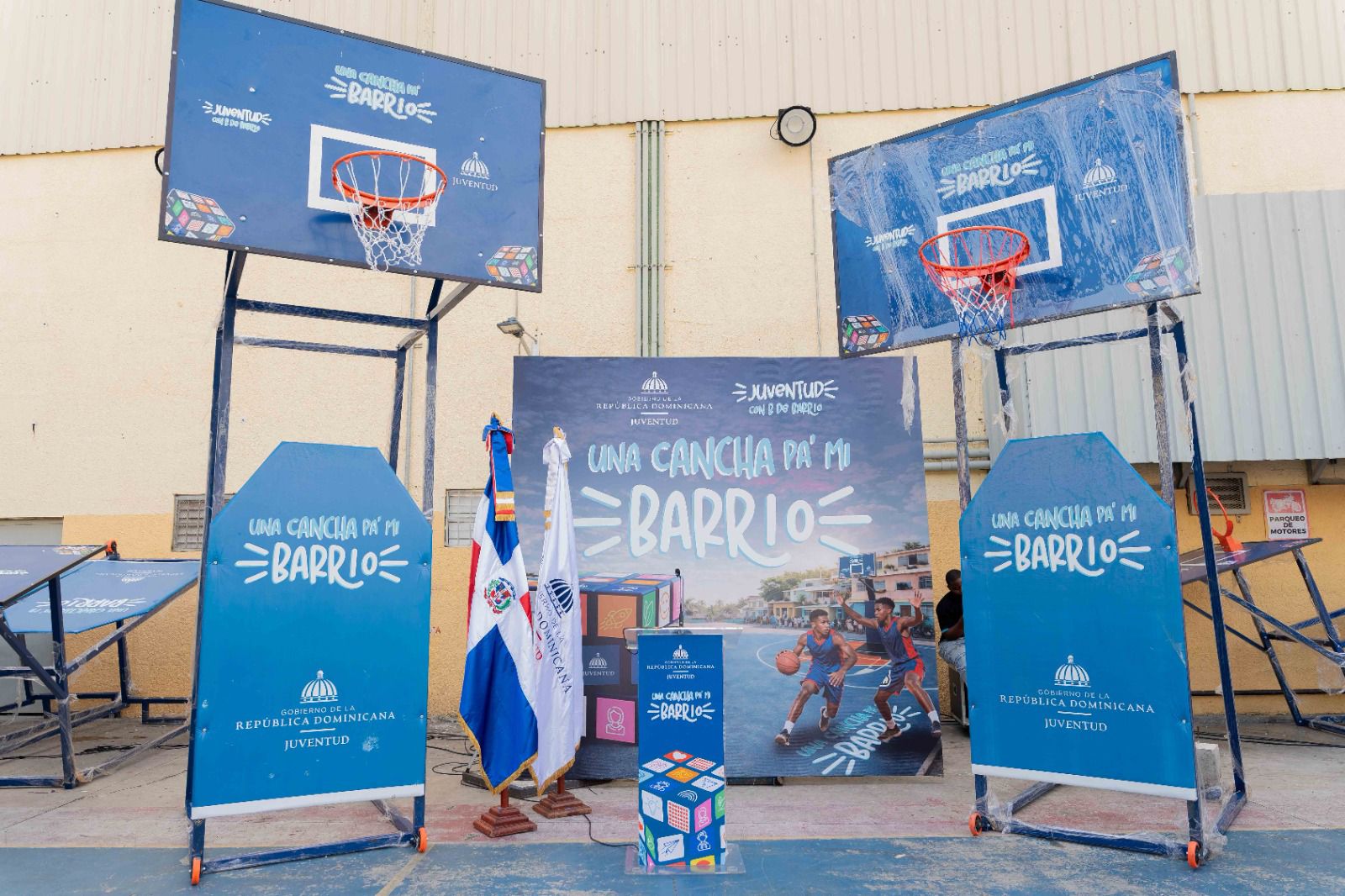 Jóvenes de Haina reciben nuevos espacios deportivos a través de “Una Cancha Pa’ mi Barrio” (3)