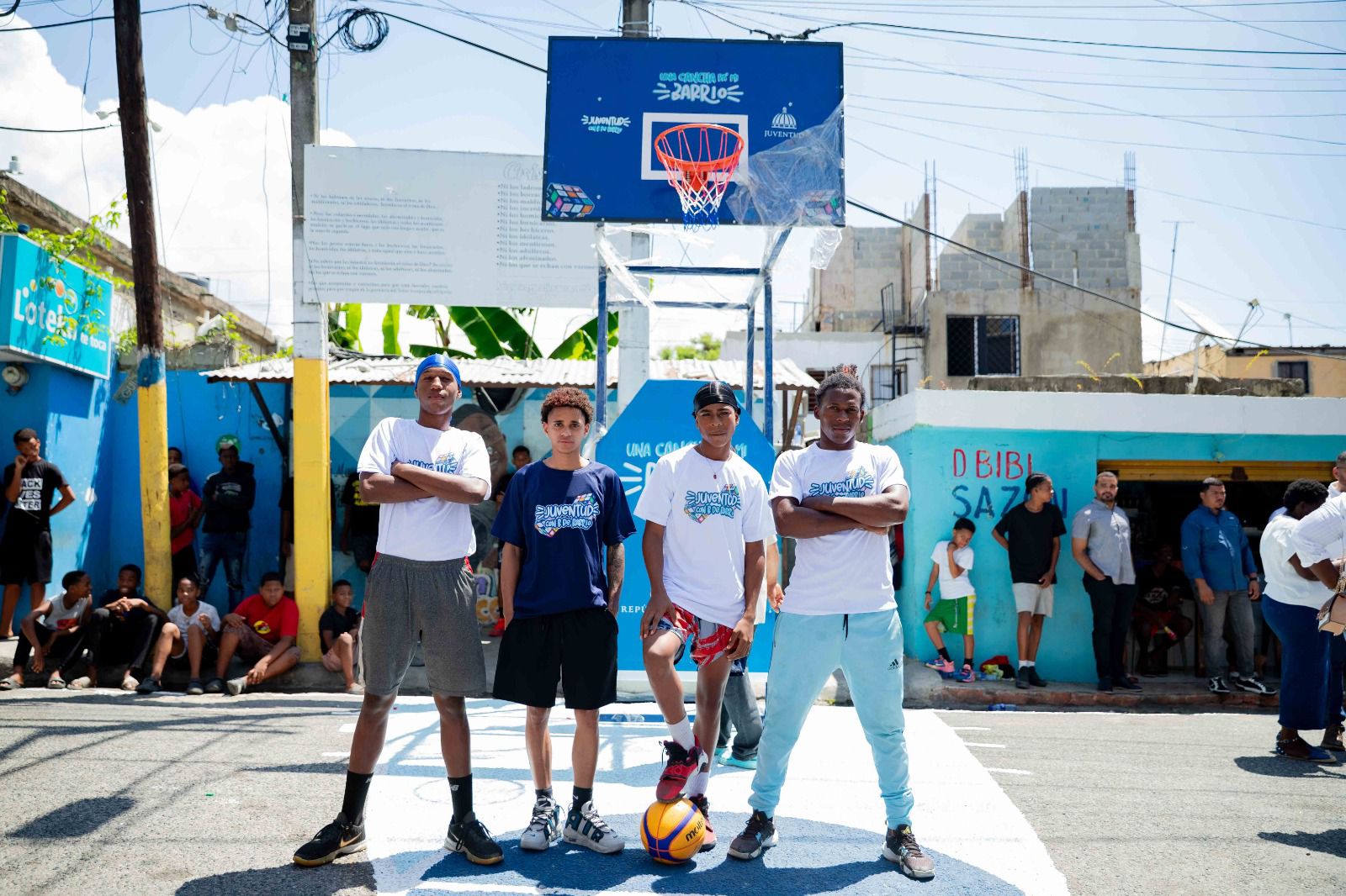 Jóvenes de Haina reciben nuevos espacios deportivos a través de “Una Cancha Pa’ mi Barrio” (5)