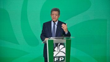 Leonel dice reducción de fondos a partidos busca «asfixiarlos» para que no puedan competir