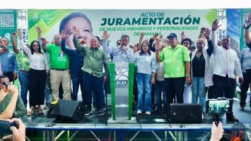 Leonel juramenta a Miguel Ángel Jazmín “Muñeco” y otros dirigentes en la FP en Samaná