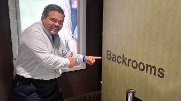 Película Blackrooms es suspenso y un recorrido detallado del deterioro de la salud mental