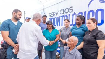 Más de 1,500 personas reciben atenciones médicas en operativo encabezdo por Ricardo de los Santos