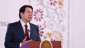 México anuncia alza salarial del 9 % a docentes en medio de protestas por Día del Maestro