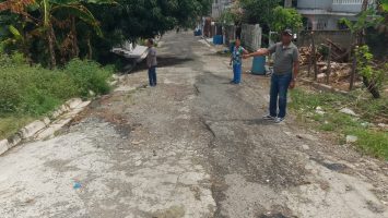 Residentes de Alta Vista, en Los Alcarrizos, piden a MOPC asfaltar sus calles