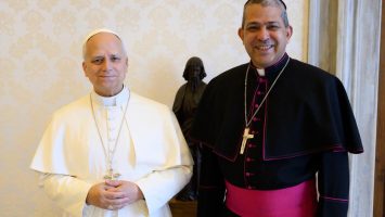 Papa León XIV recibe en audiencia privada al monseñor Morel Diplán en el Vaticano