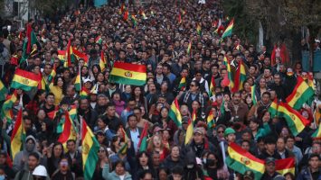 Centenares protestan en Bolivia contra bloqueos y el “cerco” a la ciudad