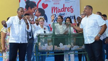 Madres de Sánchez Ramírez reciben jornada del gobierno cargada de emoción y gratitud