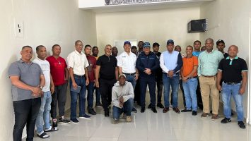 PN se reúne con dueños de repuestos para fortalecer seguridad en Barahona