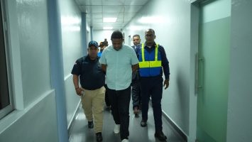 Se entrega a la Policía hombre buscado por delitos de alta tecnología