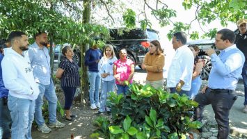 Supérate visita comunidades afectadas por lluvias en La Vega; coordina apoyo para familias