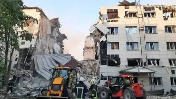Kremlin denuncia “crimen monstruoso” tras ataque a residencia estudiantil