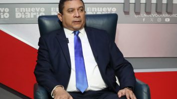 Mario Henríquez aboga por formación continua de auditores ante avances tecnológicos y riesgos geopolíticos